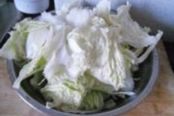 白菜炖冻豆腐的做法图解2