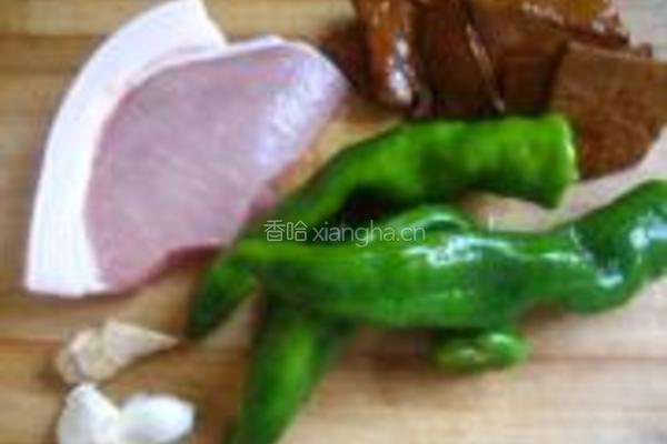 青椒香干炒肉的做法图解1