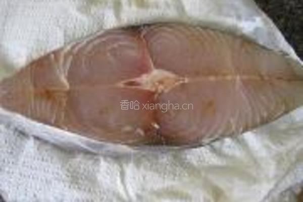 姜葱煎焗马鲛鱼的做法图解2
