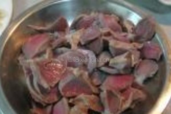 酸豆角炒鸡胗的做法图解2