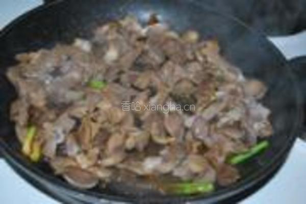 辣白菜炒鸡胗的做法图解6