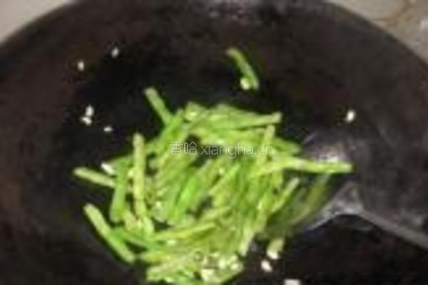 橄榄菜炒四季豆的做法图解4