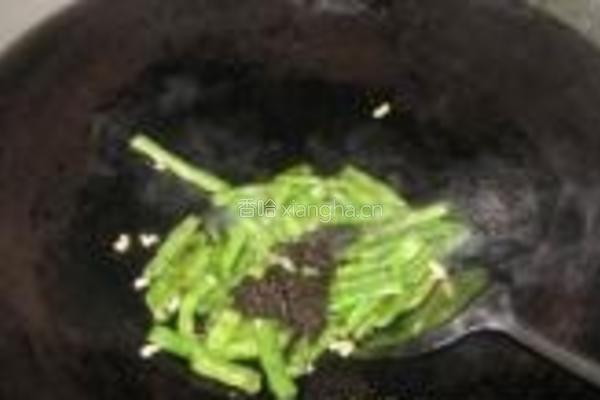 橄榄菜炒四季豆的做法图解5