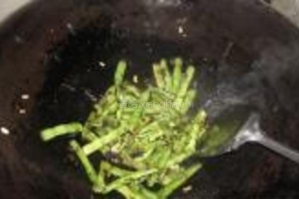 橄榄菜炒四季豆的做法图解6