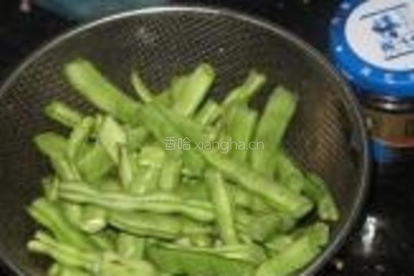 橄榄菜炒四季豆的做法图解1