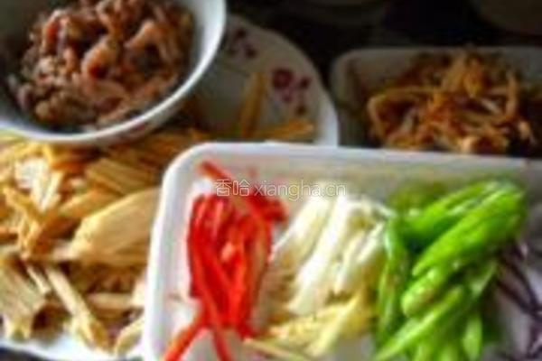 豆瓣腐竹鱿鱼丝的做法图解3