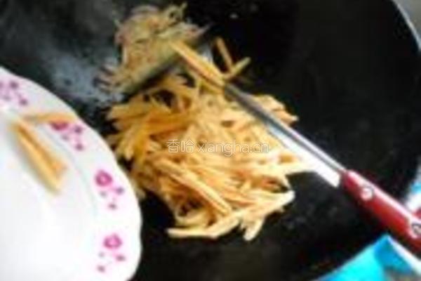 豆瓣腐竹鱿鱼丝的做法图解5