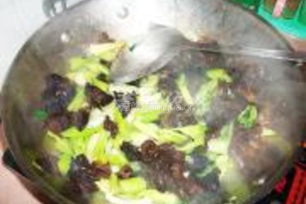 芹菜木耳炒肉的做法图解6