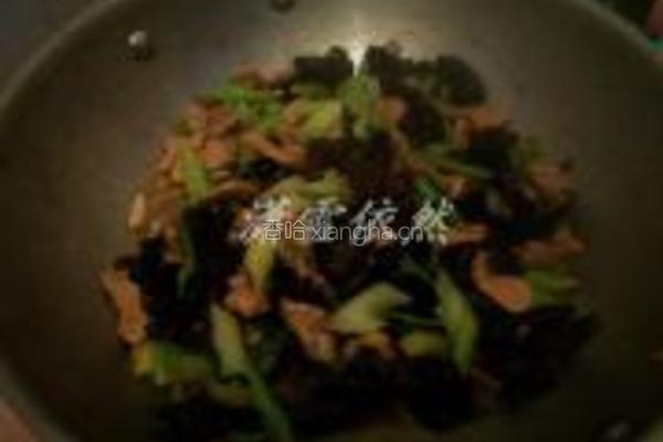 芹菜木耳炒肉的做法图解9