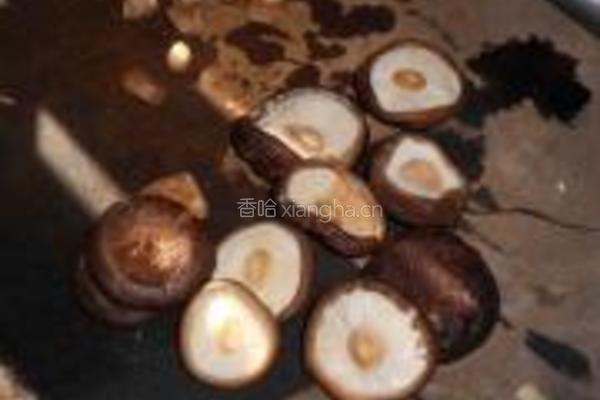 冬菇扒鸭的做法图解2