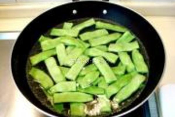 蚝油熏干扁豆的做法图解3