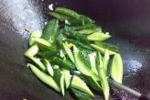 简易陈醋黄瓜的做法图解4