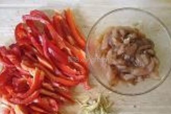 黑椒鸡丝炒红椒的做法图解1