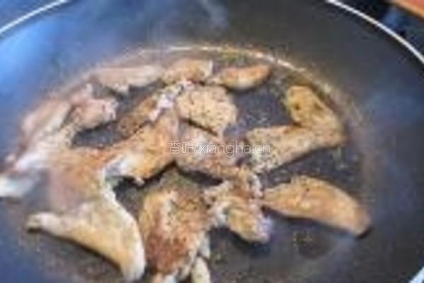 黑椒鸡肉片炒蘑菇的做法图解7
