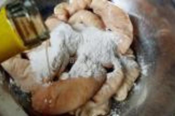 青菜煲肥肠的做法图解2