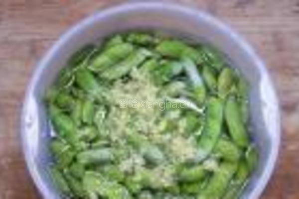 香糟毛豆菊花肫的做法图解1
