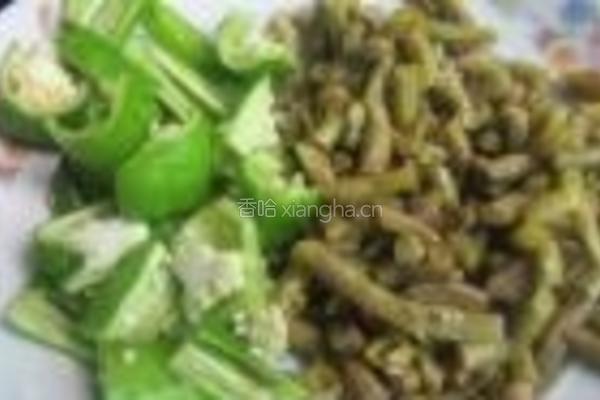 咸豆角炒子鸭的做法图解1