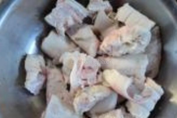 黄芪黄豆煲猪爪的做法图解1