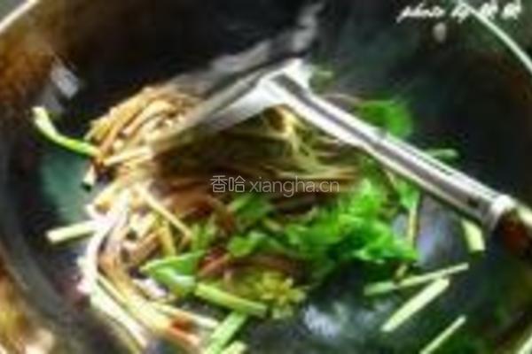 芹菜炒五香干丝的做法图解5