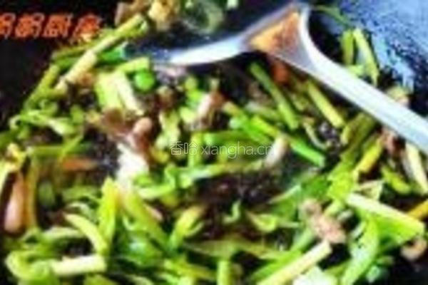 蒜苗木耳炒肉丝的做法图解4