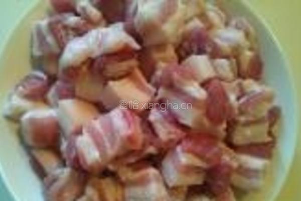 红烧肉炖土豆的做法图解1