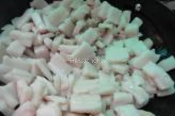 辣椒大蒜炒油渣的做法图解2