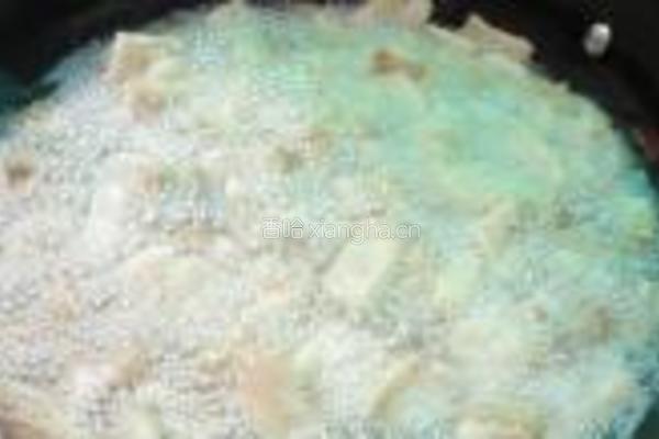 辣椒大蒜炒油渣的做法图解3