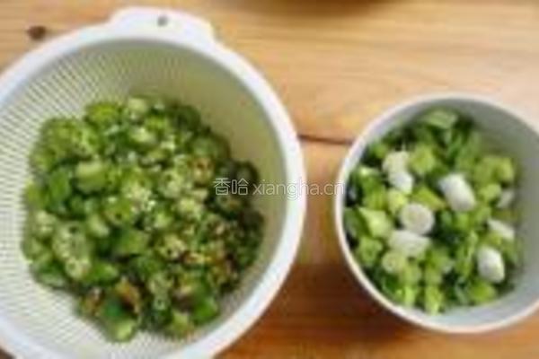 辣椒大蒜炒油渣的做法图解7