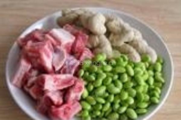 排骨毛豆炖面筋的做法图解1