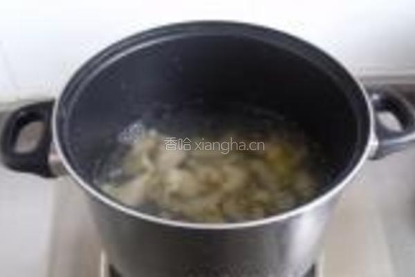 排骨毛豆炖面筋的做法图解3