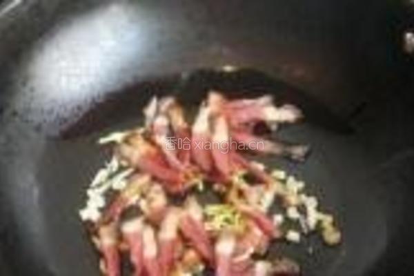 石榴花炒腊肉的做法图解9