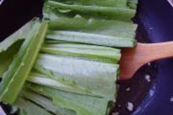 豆豉鲮鱼油麦菜的做法图解6