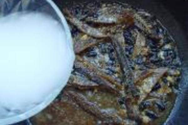 豆豉鲮鱼油麦菜的做法图解8
