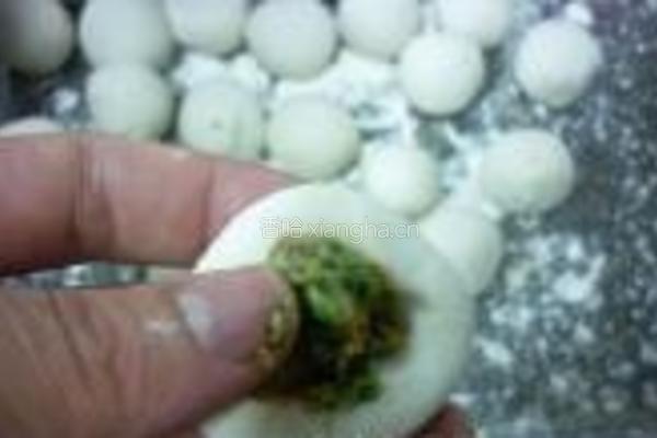 荠菜汤圆炖鱼头的做法图解6