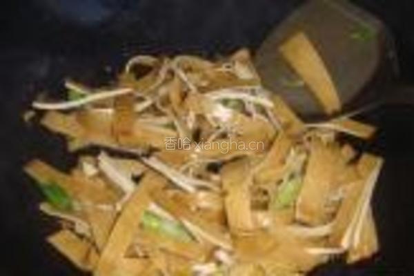 蒜苗豆芽炒豆腐干的做法图解4
