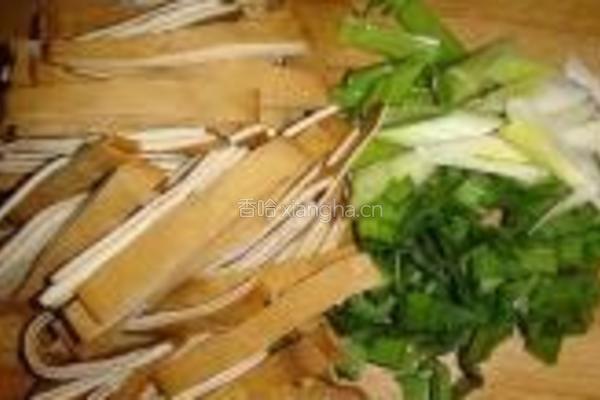 蒜苗豆芽炒豆腐干的做法图解1