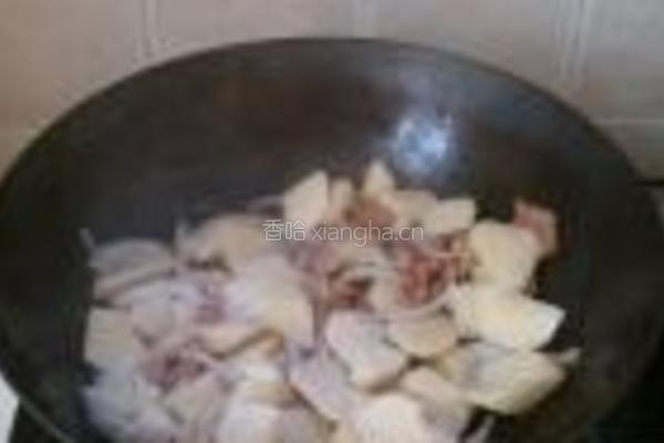 土豆烧牛肉的做法图解2