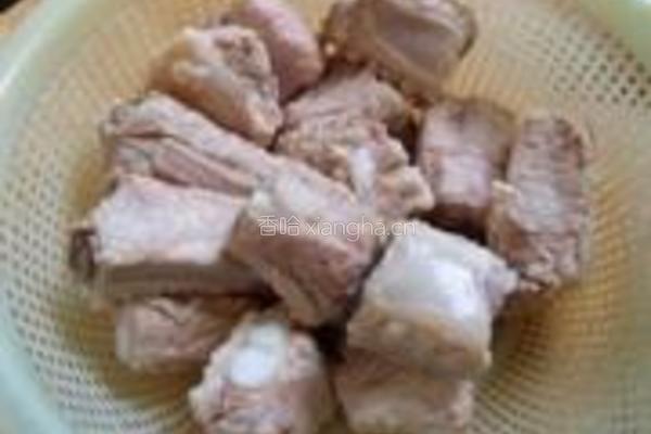 糖醋排骨的做法图解1