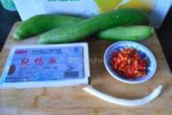 鸭血旺烧丝瓜的做法图解1