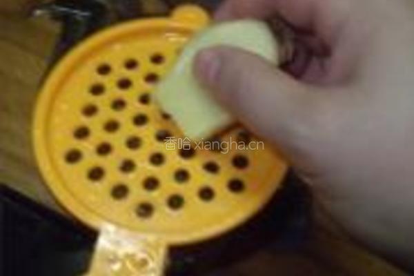 子姜红葱头焖鸭的做法图解3