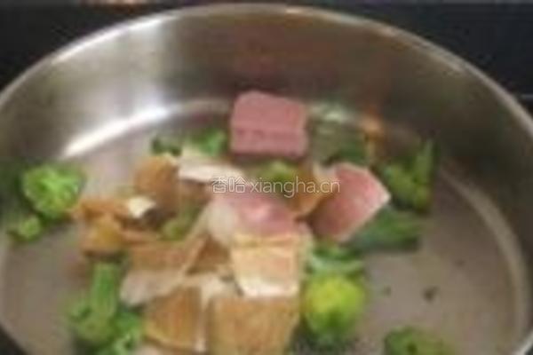火腿香干炒西兰花的做法图解5