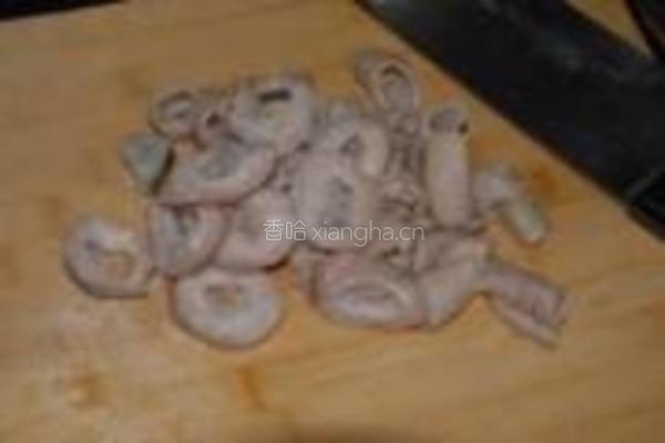 香辣肥肠的做法图解2