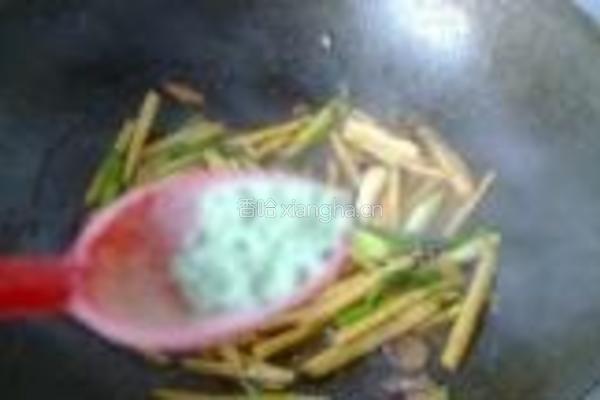 腊肉炒冬笋的做法图解9