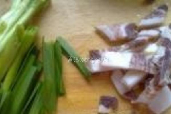 腊肉炒冬笋的做法图解2