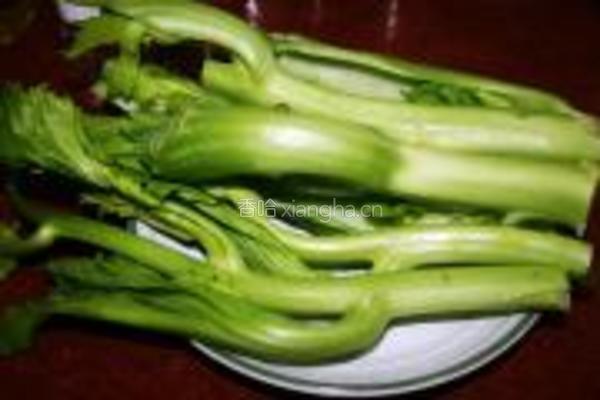 芥菜炒酿猪皮的做法图解1