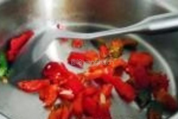 豆炒腊肥肠的做法图解5
