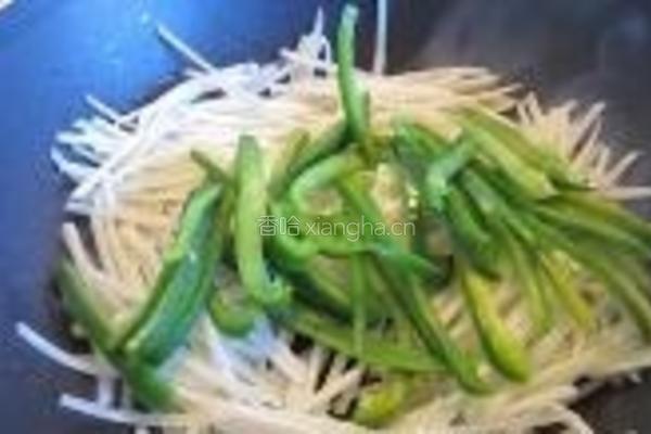 清炒土豆圆椒丝的做法图解6