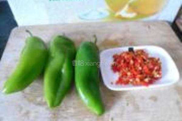 剁椒焖尖椒的做法图解1