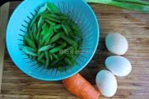 芹菜炒鸡蛋的做法图解1