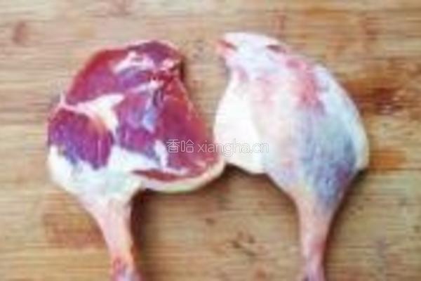 游春戏水烤鸭腿的做法图解1